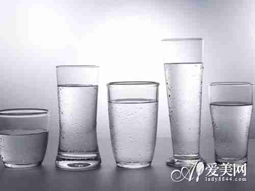 喝水也能祛痘? 这样喝水摆脱身体8种